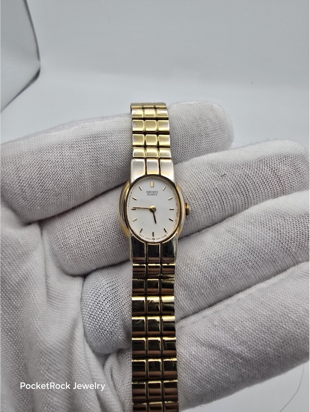 Seiko Quartz Ladies Oval White Dial Two Tone Bracelet Dress Watch 1N00-0A68 - Picture 2 of 13